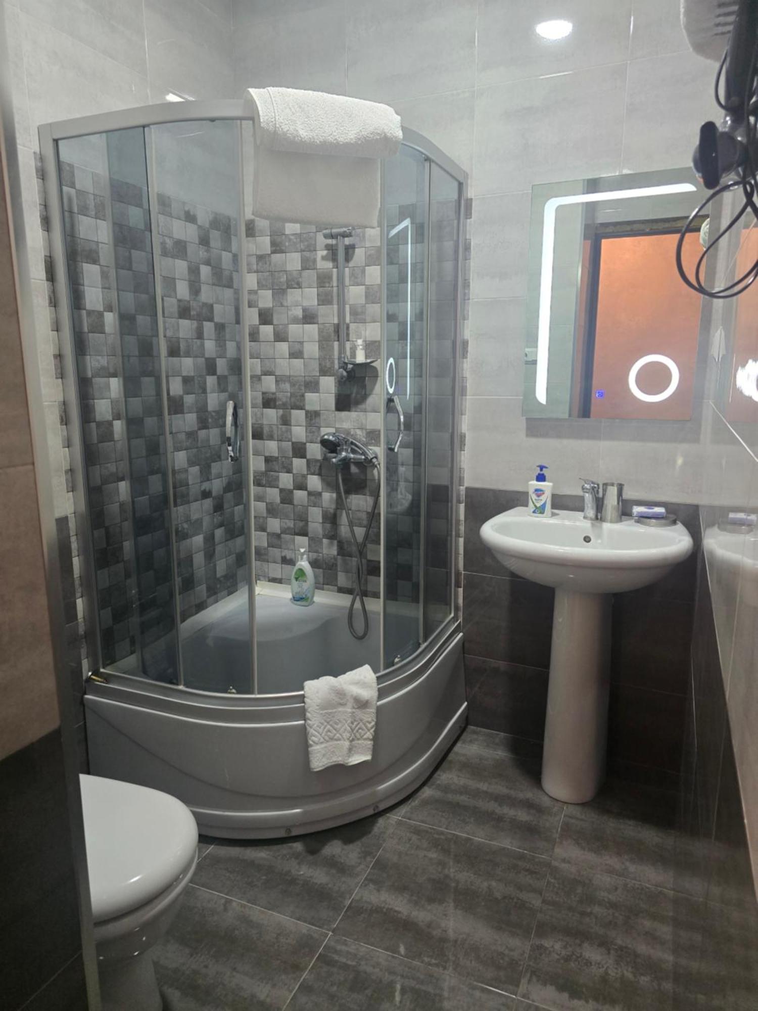 Apartment Roin Batumi Eksteriør bilde